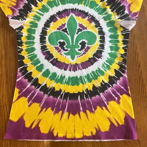 Mardi Gras Fleur de Lis ladies tee. Purple green and gold. Medium.Good condition - Picture 9 of 9